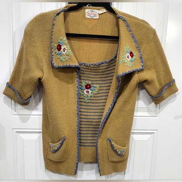 Noodle Soup Sweaters - Vintage Noodle Soup beige sweater blouse floral embroidery women's (no s…